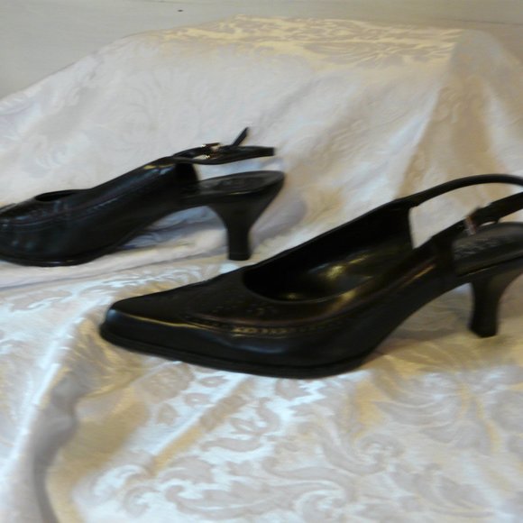 Franco Sarto Black and Wine Leather Kitten heel Pumps - Picture 10 of 16